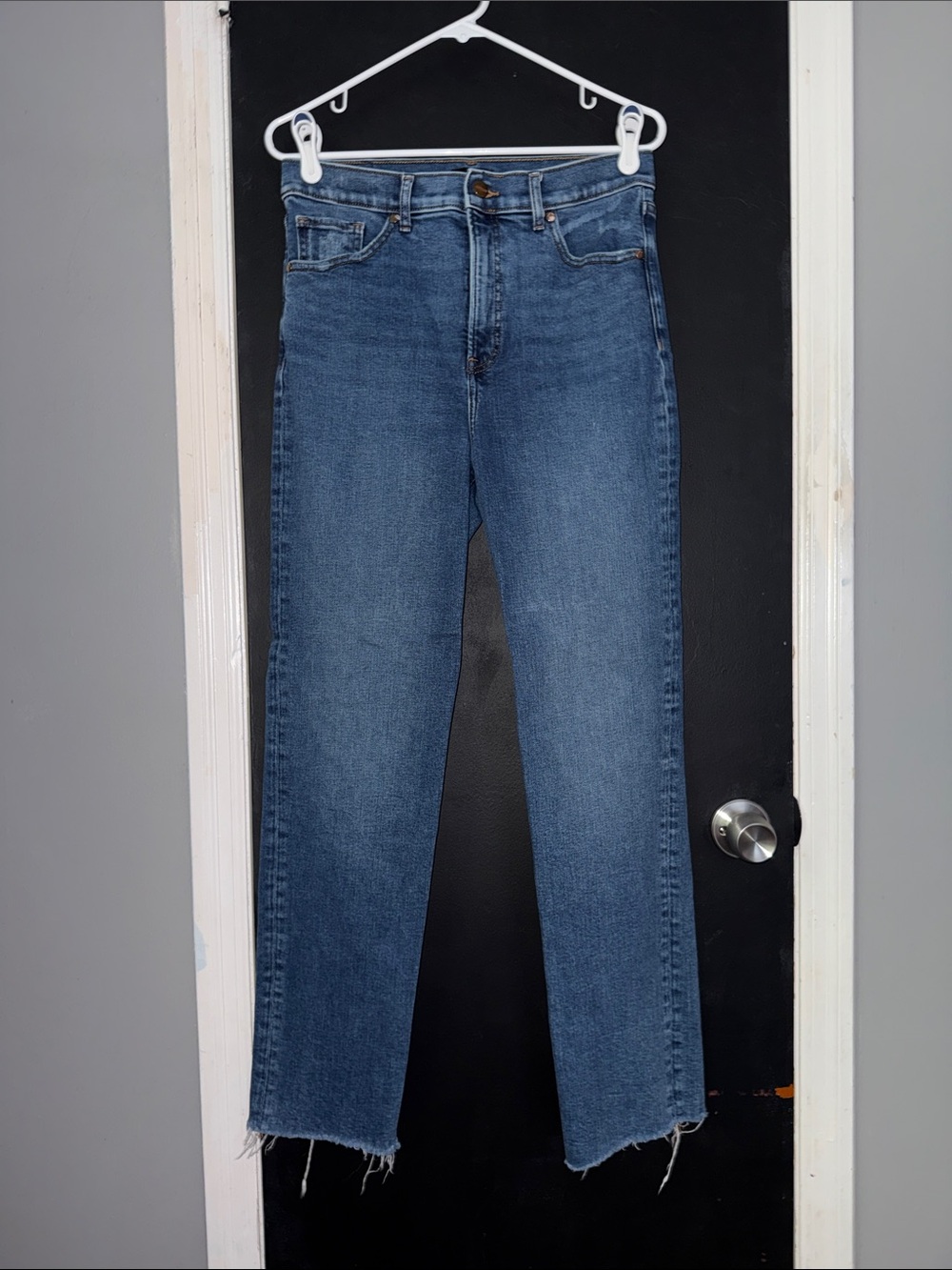 Express Modern Straight Super High Rise Stretch Jeans Size: 8R Inseam: 29”